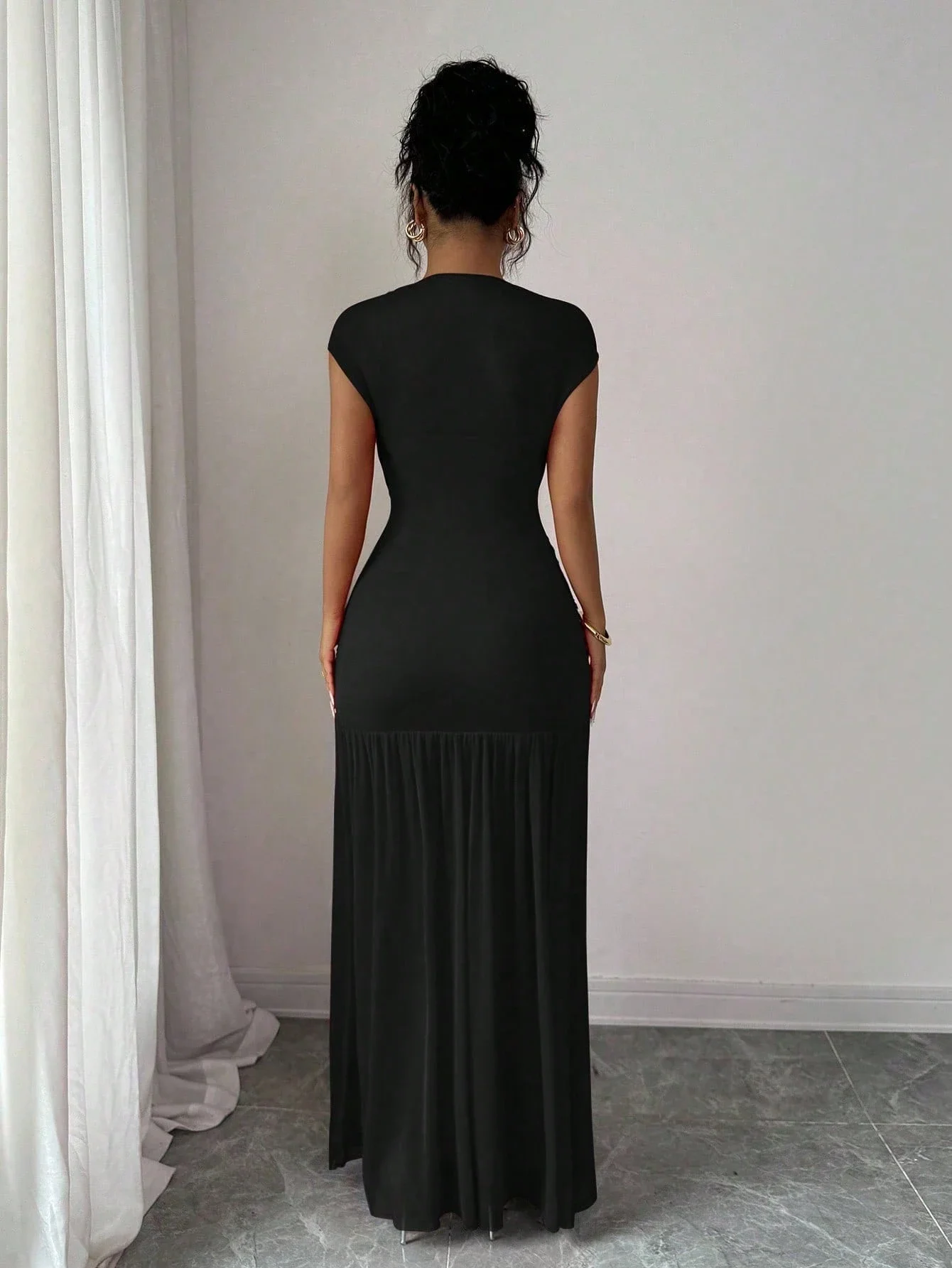Elegant Solid Black Ruched Waist Pleated A-Line Maxi Dress For Party Evening Wear
Elegant Solid Black Ruched Waist Pleated A-Line Maxi Dress For Party Evening Wear