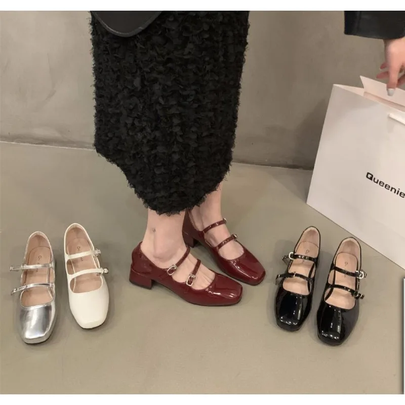 Женские туфли Мэри Джейн на толстом каблуке с квадратным носком, модные туфли с ремешком и пряжкой, 2026, весенние женские элегантные модельные кожаные туфли-лодочки
Женские туфли Мэри Джейн на толстом каблуке с квадратным носком, модные туфли с ремешком и пряжкой, 2026, весенние женские элегантные модельные кожаные туфли-лодочки