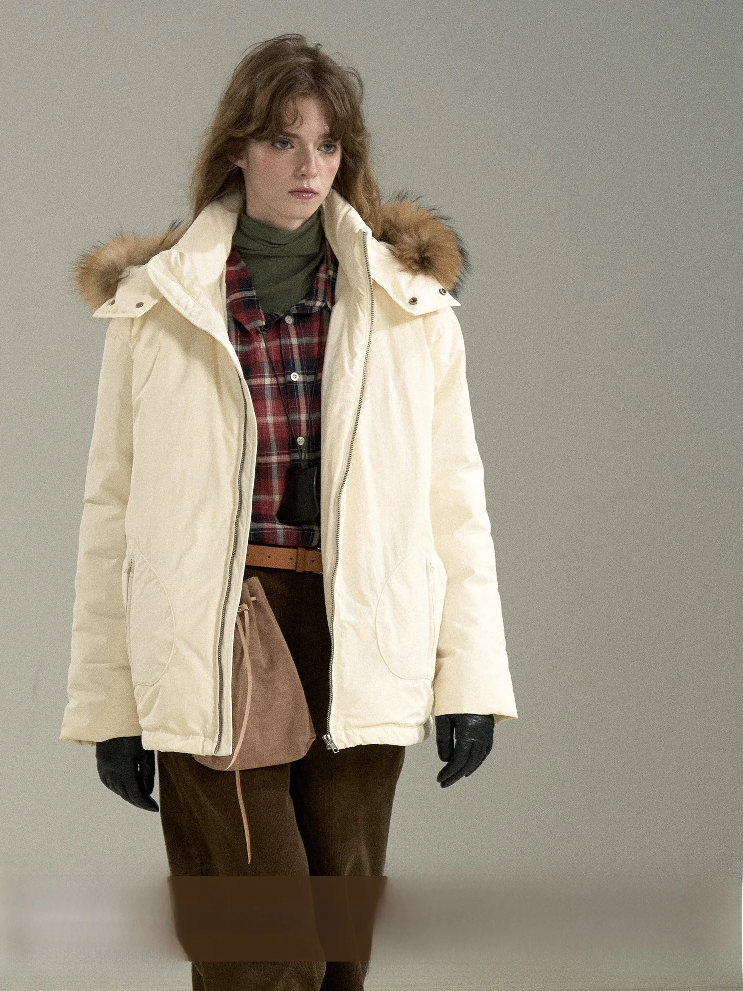 Женская легкая пуховая куртка с капюшоном, теплая, из нейлоновой ткани, для повседневной носки, со съемным капюшоном
Женская легкая пуховая куртка с капюшоном, теплая, из нейлоновой ткани, для повседневной носки, со съемным капюшоном