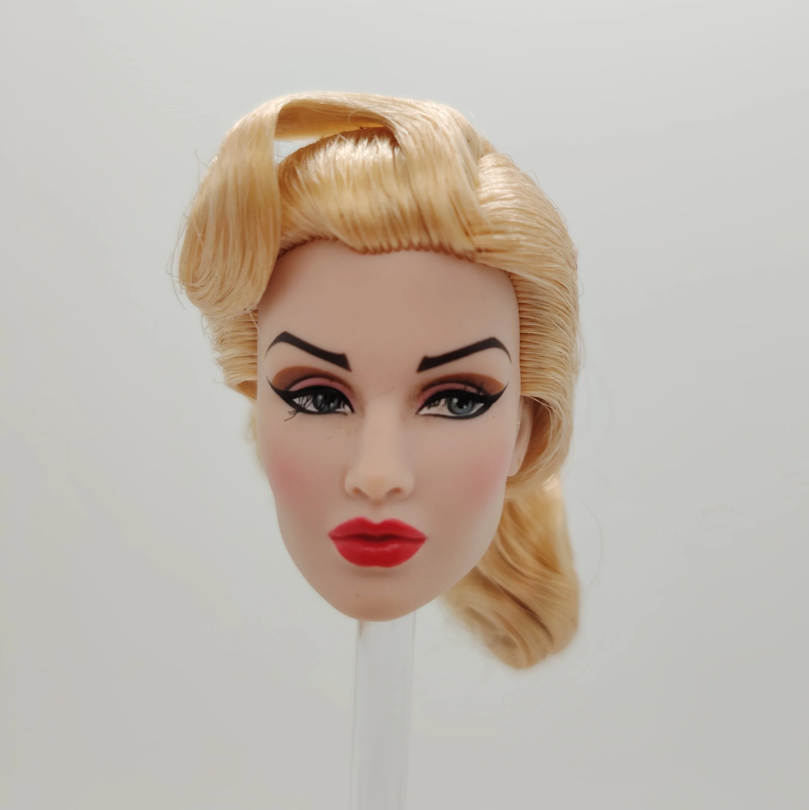 Fashion Royalty Gloria Grandbuilt Katy Keene Blonde Hair Japan Skin FR 1/6 Scale Doll Head
Fashion Royalty Gloria Grandbuilt Katy Keene Blonde Hair Japan Skin FR 1/6 Scale Doll Head