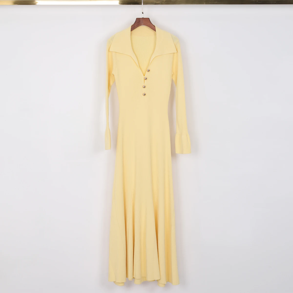 High quality Spring and Autumn new women's fashionable long sleeved lapel button knit versatile slim fit and slimming long dress
High quality Spring and Autumn new women's fashionable long sleeved lapel button knit versatile slim fit and slimming long dress