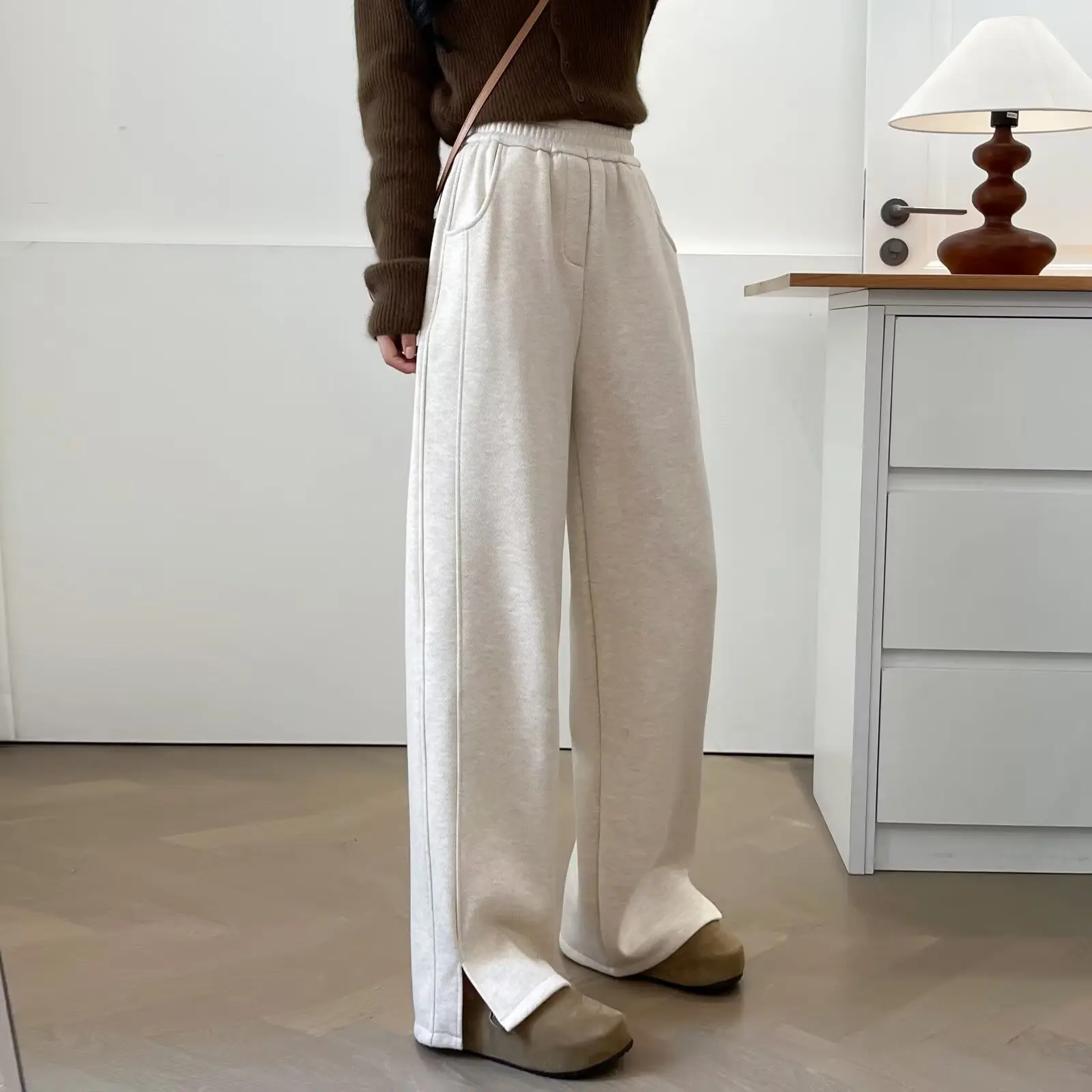 XXXXL Fashion Plus Size Women's Straight Leg Pants 2025 Autumn/Winter New Oversized Fleece Thickened Split Woolen Trousers 8030
XXXXL Fashion Plus Size Women's Straight Leg Pants 2025 Autumn/Winter New Oversized Fleece Thickened Split Woolen Trousers 8030