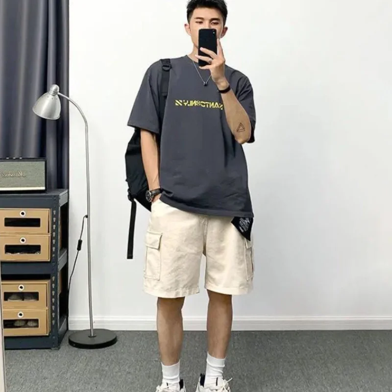 Two piece set men summer workwear shorts suit high street trendy casual letter print T-shirt and men's urban style wear
Two piece set men summer workwear shorts suit high street trendy casual letter print T-shirt and men's urban style wear