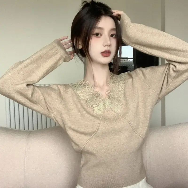 Solid Color V-neck Lace with Bottoming Shirt for Women Winter Autumn Sweater 2025 New Long-sleeve Knitted Pullover All-match Top
Solid Color V-neck Lace with Bottoming Shirt for Women Winter Autumn Sweater 2025 New Long-sleeve Knitted Pullover All-match Top