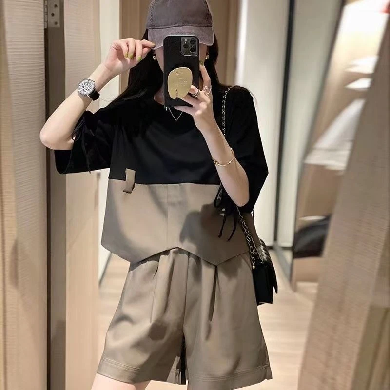 Ladies Summer Casual Two Piece Set Color Block T-Shirt and Shorts Combo Slim Fit Youthful Design Breathable Fabric Street Style
Ladies Summer Casual Two Piece Set Color Block T-Shirt and Shorts Combo Slim Fit Youthful Design Breathable Fabric Street Style