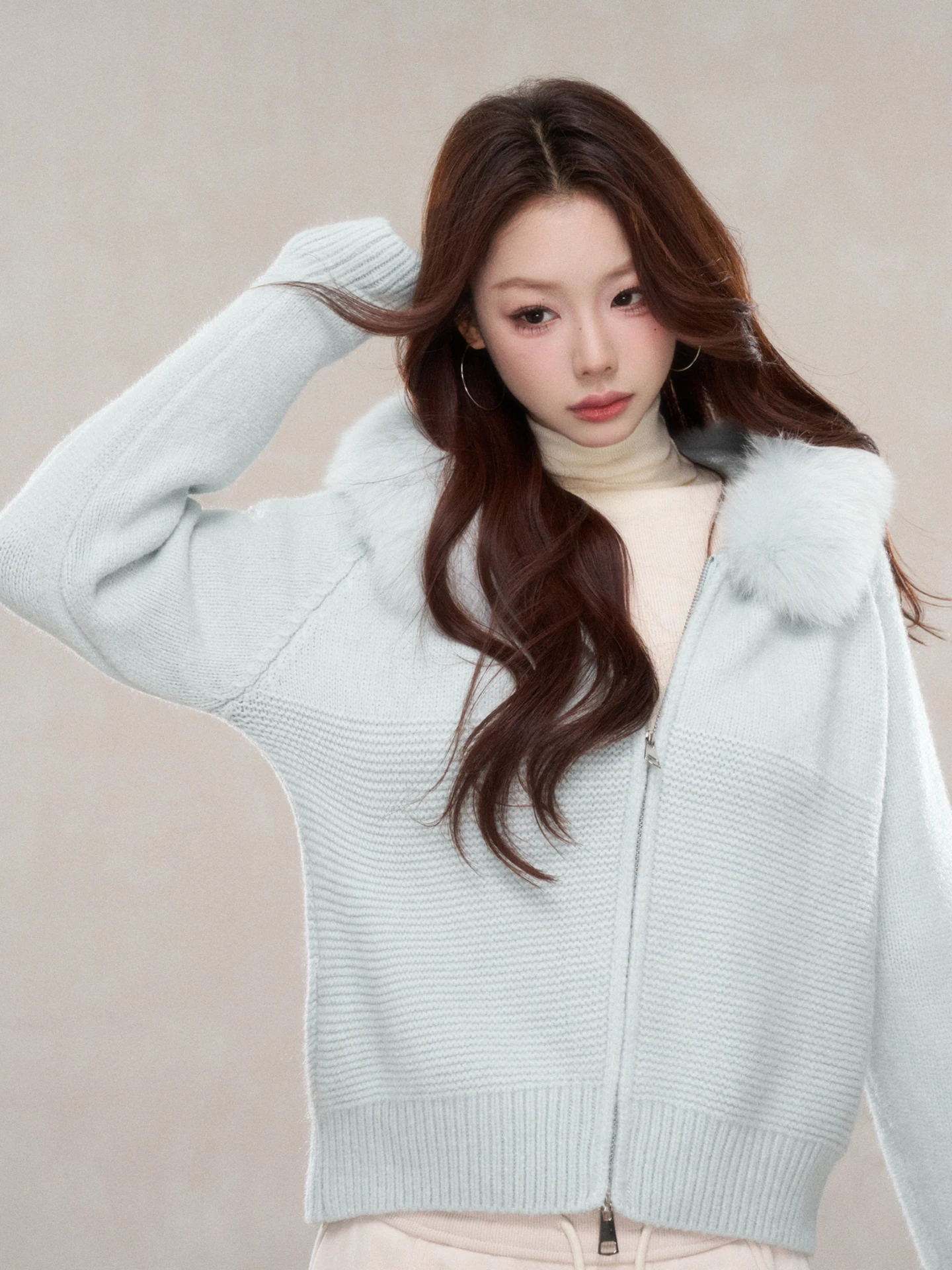 Стильная вязаная верхняя одежда для женщин: новая зимняя модель с пэчворком Wildberry, меховой жилет с фруктовым узором, на молнии, без рукавов, длинный.
Стильная вязаная верхняя одежда для женщин: новая зимняя модель с пэчворком Wildberry, меховой жилет с фруктовым узором, на молнии, без рукавов, длинный.