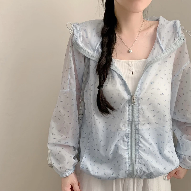 Chic Summer Floral Print Lightweight Casual Women's Hooded Open Cardigan Sun Protection Loose Fit Air Conditioning Shirt
Chic Summer Floral Print Lightweight Casual Women's Hooded Open Cardigan Sun Protection Loose Fit Air Conditioning Shirt
