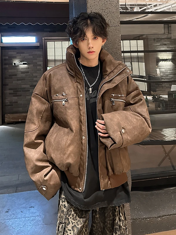 Мужская зимняя утепленная теплая куртка с воротником-стойкой, модная, свободного кроя, из хлопка и полиэстера, с металлическим декором
Мужская зимняя утепленная теплая куртка с воротником-стойкой, модная, свободного кроя, из хлопка и полиэстера, с металлическим декором