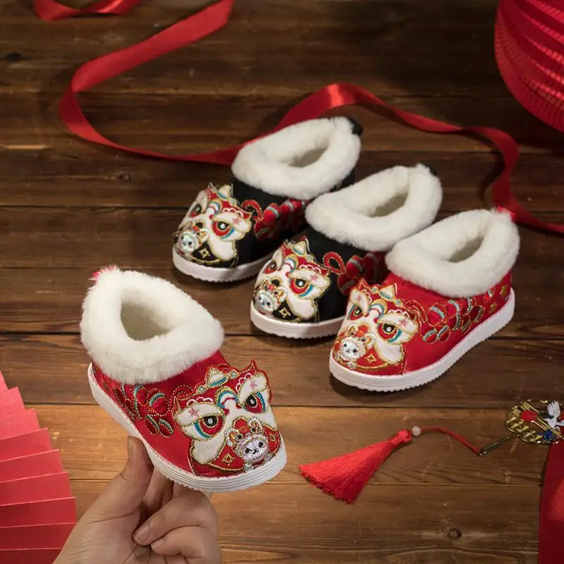 Популярные зимние плюшевые туфли с вышивкой для девочек, хлопковая обувь с кроликом для танца льва, теплая обувь Hanfu, зимние сапоги для девочек, большие хлопковые сапоги, новые
Популярные зимние плюшевые туфли с вышивкой для девочек, хлопковая обувь с кроликом для танца льва, теплая обувь Hanfu, зимние сапоги для девочек, большие хлопковые сапоги, новые