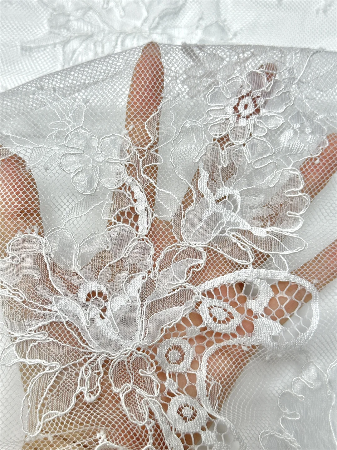 2025 New African French Nigerian High End Tulle Lace Fabric 3Meter Mesh for Embroiderg Wedding Party Bride Sewing Dress
2025 New African French Nigerian High End Tulle Lace Fabric 3Meter Mesh for Embroiderg Wedding Party Bride Sewing Dress