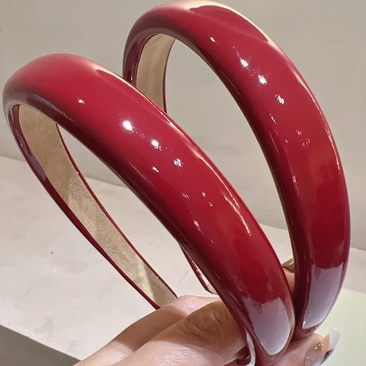 Retro Red Leather Sponge Headband for Woman Fashion Temperament Hair Hoop Wash Face Hair Band Female Party Hair Accessories Gift
Retro Red Leather Sponge Headband for Woman Fashion Temperament Hair Hoop Wash Face Hair Band Female Party Hair Accessories Gift