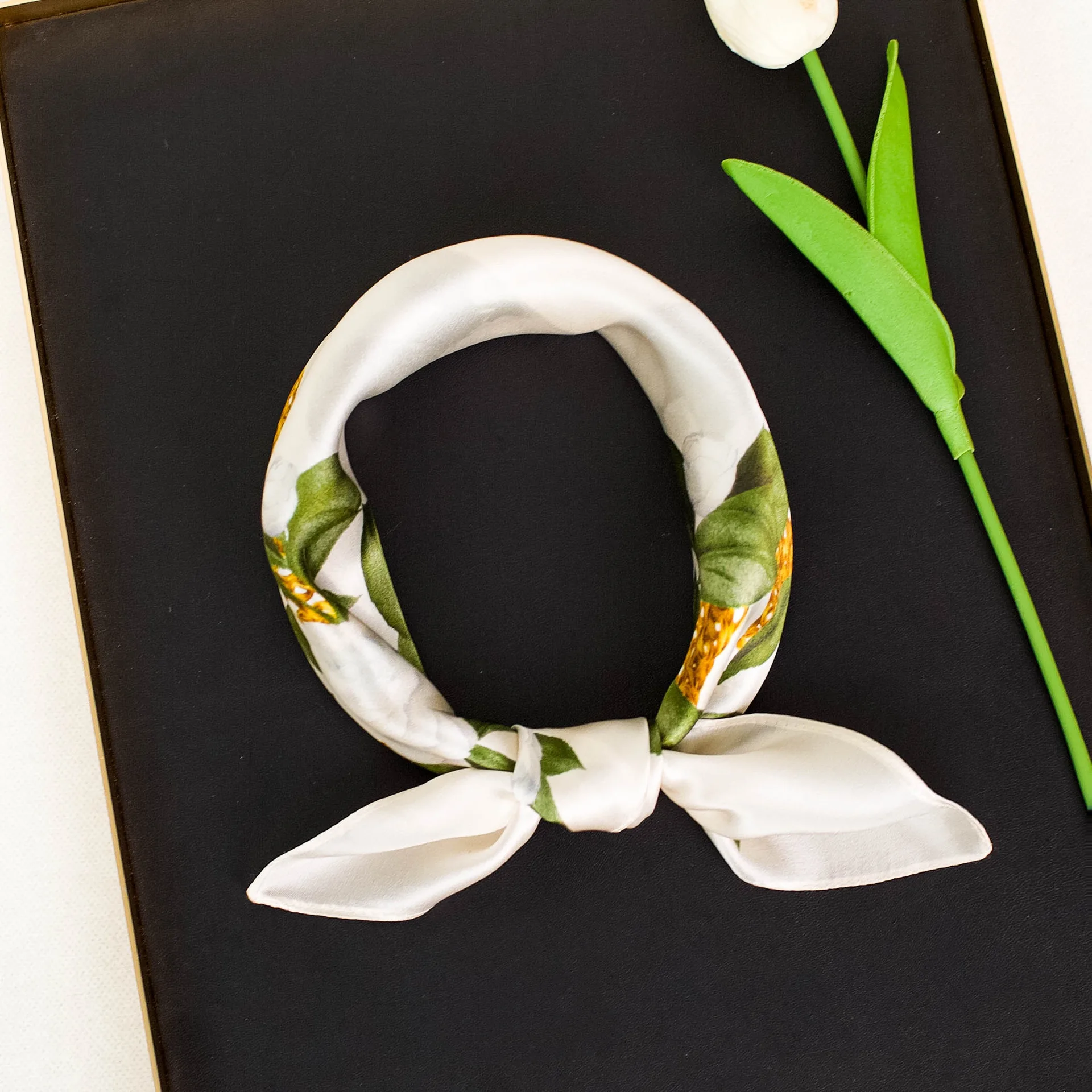 New Lightweight Silk Elegant Versatile Suitable All Seasons Small Handkerchief Elders Scarf Made silk 8SJ10
New Lightweight Silk Elegant Versatile Suitable All Seasons Small Handkerchief Elders Scarf Made silk 8SJ10