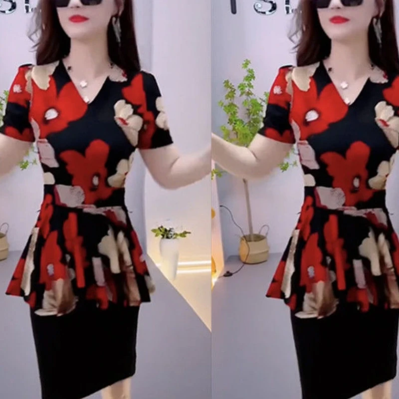 2024 Summer New Fashionable and Elegant Celebrity Short Sleeved T-shirt Women's Waist Wrapped Belly Covering Slim V-neck Shirt
2024 Summer New Fashionable and Elegant Celebrity Short Sleeved T-shirt Women's Waist Wrapped Belly Covering Slim V-neck Shirt