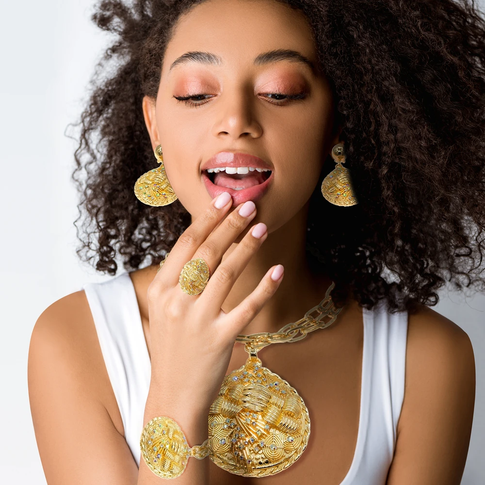 Роскошный бразильский женский комплект украшений, ожерелье, серьги, браслет, кольцо, легкие украшения, Рождественский подарок
Роскошный бразильский женский комплект украшений, ожерелье, серьги, браслет, кольцо, легкие украшения, Рождественский подарок