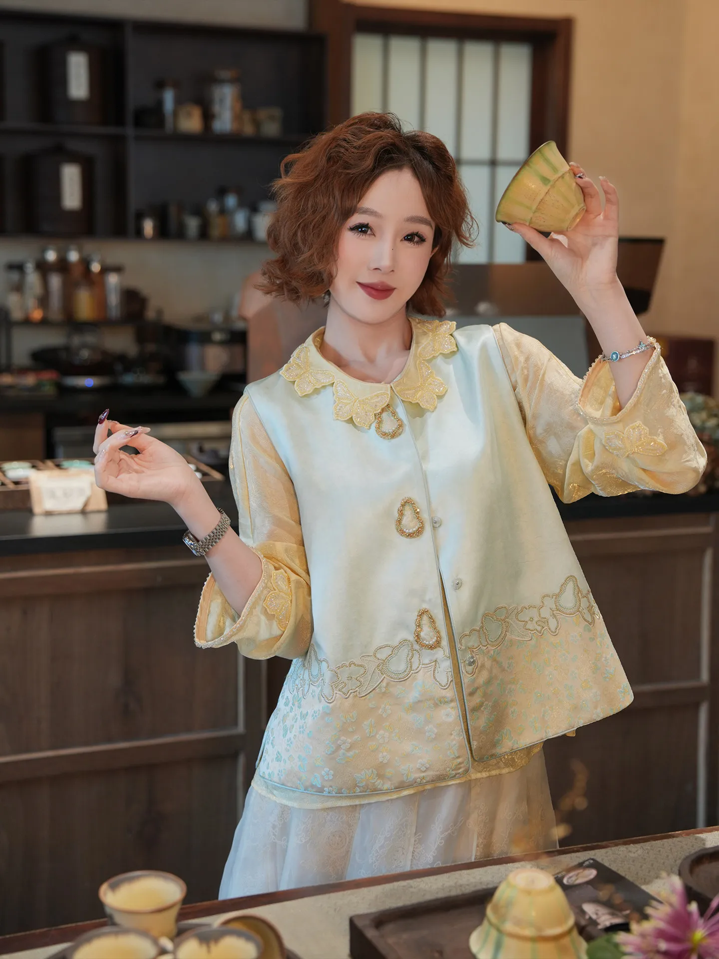Комплект из трех предметов Yolo Qingyu Porcelain Flash Moonset: модный женский ансамбль с вышитой жилеткой и эффектом перекрестного накладывания, прозрачный
Комплект из трех предметов Yolo Qingyu Porcelain Flash Moonset: модный женский ансамбль с вышитой жилеткой и эффектом перекрестного накладывания, прозрачный