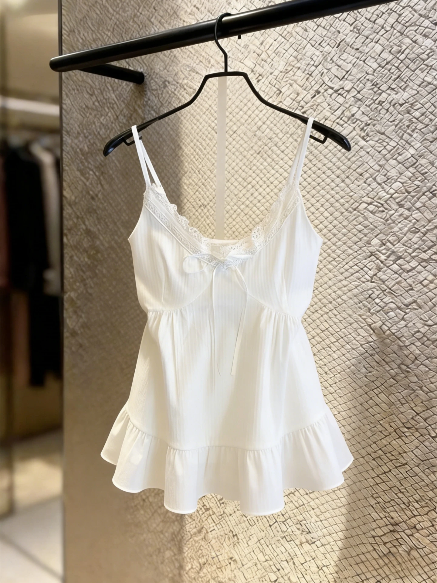Sexy V-Neck Lace Patchwork Strapless Crop Top Women's Summer 2026 New Knot Waist-Cinching Sleeveless Blouse
Sexy V-Neck Lace Patchwork Strapless Crop Top Women's Summer 2026 New Knot Waist-Cinching Sleeveless Blouse