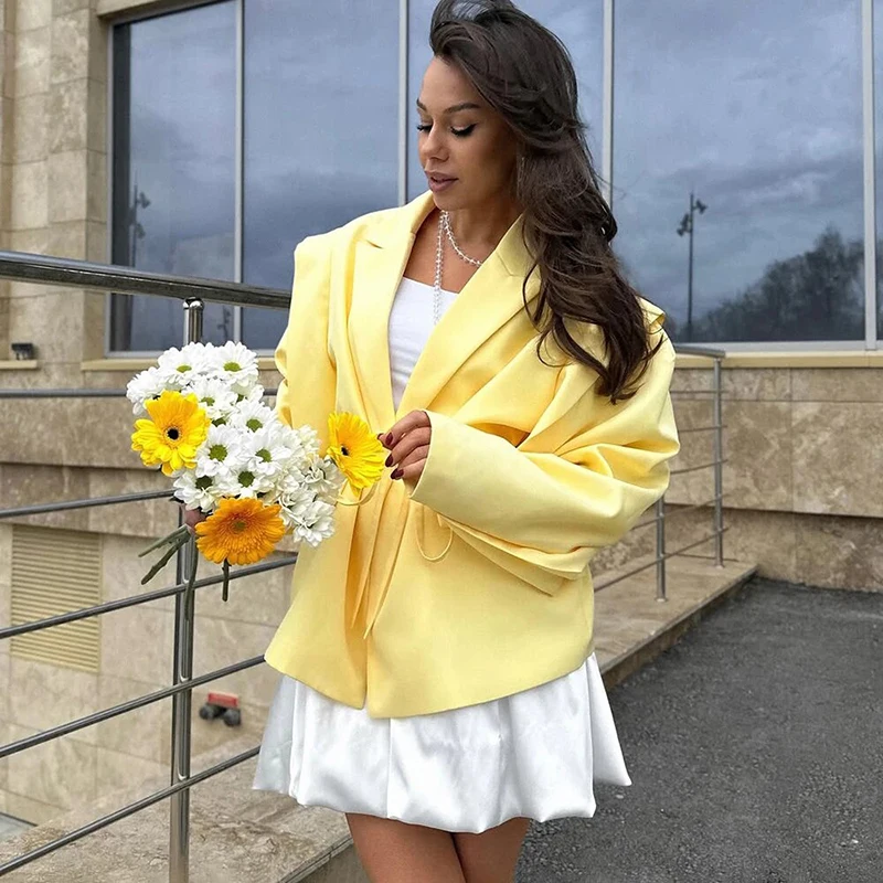 Fashion Solid Lace Up Shoulder Pad Suit Jacket Women Elegant Turn-down Collar Long Sleeve Loose Coat 2025 Lady Commute Outerwear
Fashion Solid Lace Up Shoulder Pad Suit Jacket Women Elegant Turn-down Collar Long Sleeve Loose Coat 2025 Lady Commute Outerwear