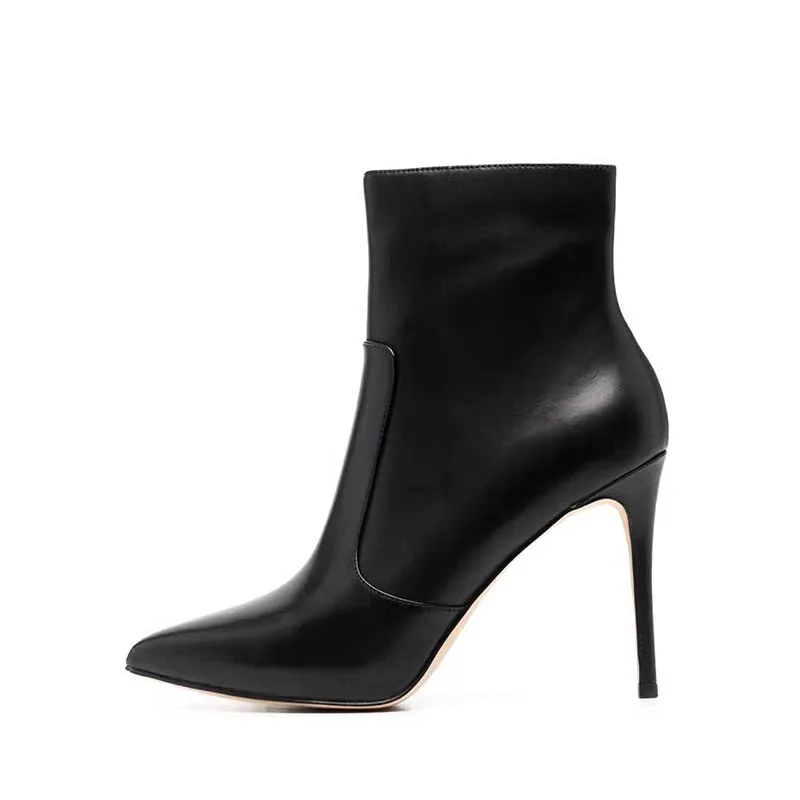 Arden Furtado 2025 Spring Black Short boots Pointed toe Side zipper Stilettos heels Modern boots Skinny boots Large size boots
Arden Furtado 2025 Spring Black Short boots Pointed toe Side zipper Stilettos heels Modern boots Skinny boots Large size boots