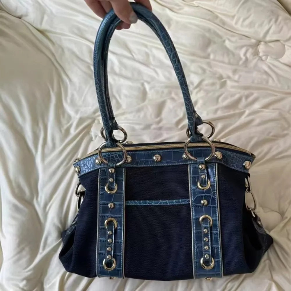 New Y2K Patchwork Shoulder Bag Riveted Design Large Capacity Underarm Bag Motorcycle Tote Bag Women Casual Wear
New Y2K Patchwork Shoulder Bag Riveted Design Large Capacity Underarm Bag Motorcycle Tote Bag Women Casual Wear