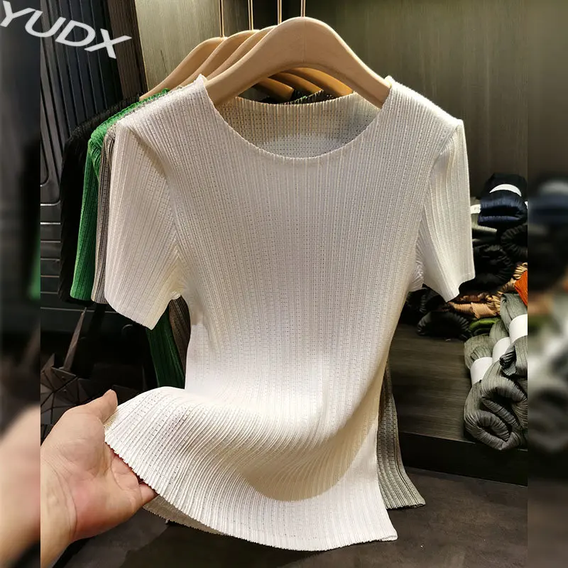 Miyake Fashion Design Solid Color Hollow Pleated Tops Women's 2023 Summer New Hundred with Thin Round Neck Short-sleeved T-shirt
Miyake Fashion Design Solid Color Hollow Pleated Tops Women's 2023 Summer New Hundred with Thin Round Neck Short-sleeved T-shirt