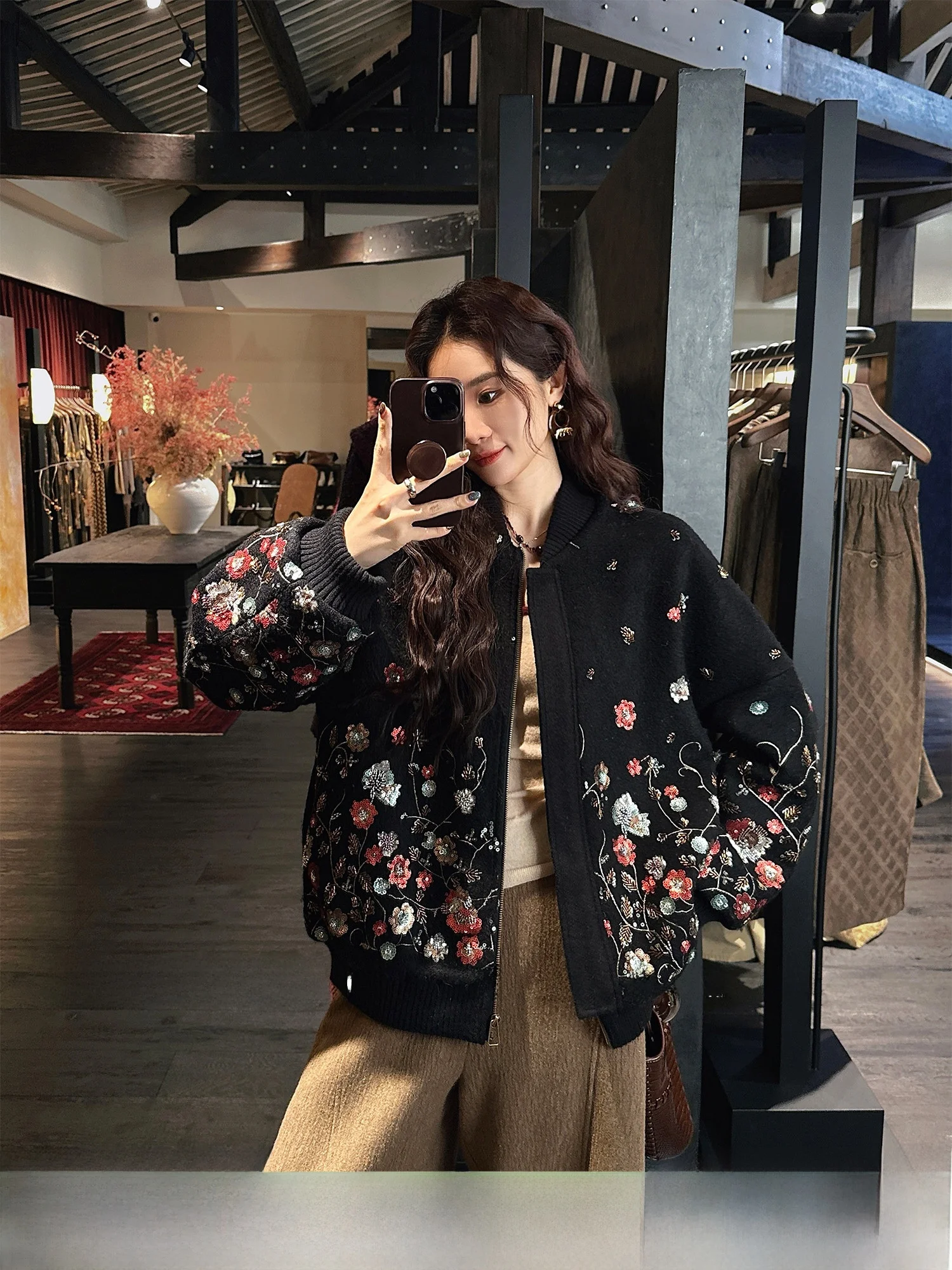 Sanji Black Flower New Chinese Style Embroidered Woolen Cotton Baseball Jacket Women's Winter Fashion Outerwear Coat
Sanji Black Flower New Chinese Style Embroidered Woolen Cotton Baseball Jacket Women's Winter Fashion Outerwear Coat