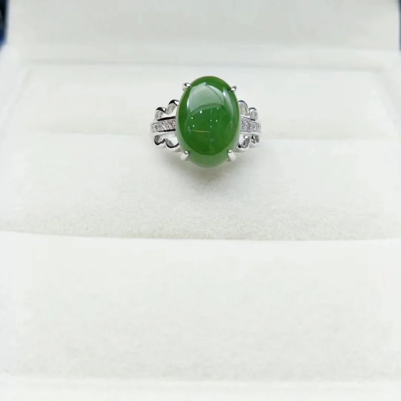 Серебряное кольцо 925 пробы с изображением старой женщины, инкрустированное нефритом Хэтиан.
Серебряное кольцо 925 пробы с изображением старой женщины, инкрустированное нефритом Хэтиан.