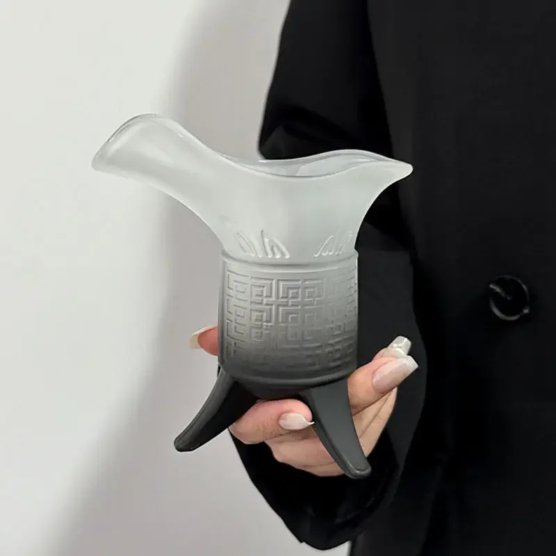 Creative antique jazz cup household retro three-legged cup matte gradual change black emperor cup
Creative antique jazz cup household retro three-legged cup matte gradual change black emperor cup