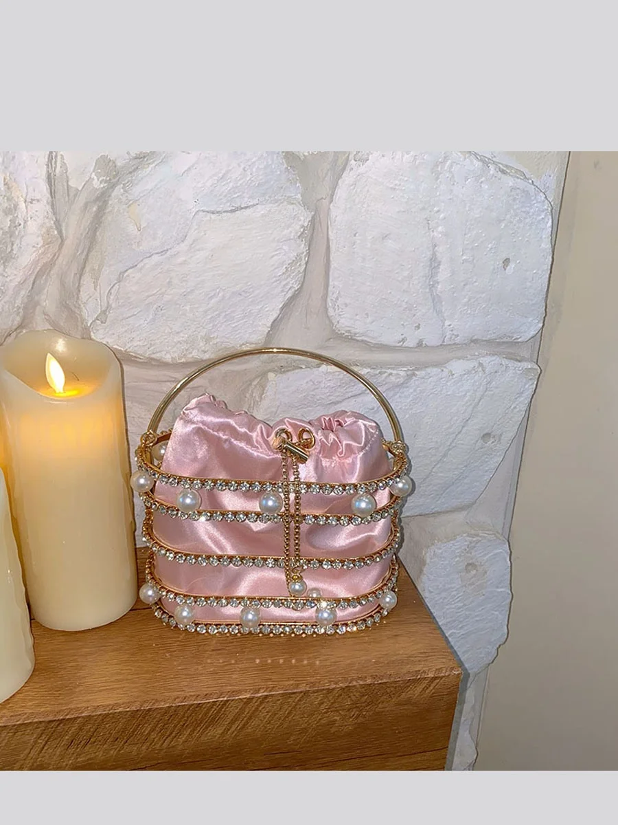Ugals Heavy Metal Pearl Silk Bucket Handbag Crossbody Bag for Women Fashionable European Style Magnetic Buckle Closure Party Bag
Ugals Heavy Metal Pearl Silk Bucket Handbag Crossbody Bag for Women Fashionable European Style Magnetic Buckle Closure Party Bag