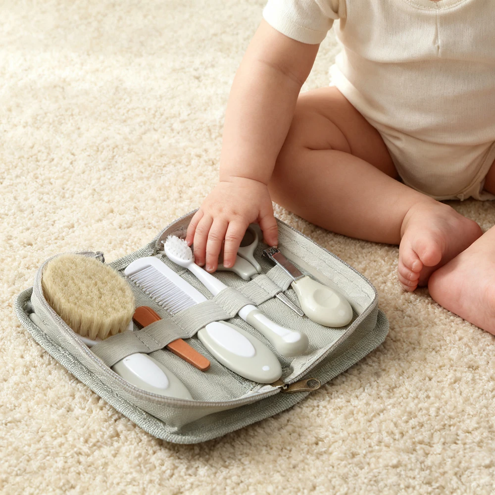 Набор для ухода за новорожденными, включая распуску, расческу, кусачки для ногтей, зубную щетку — незаменимый набор для ухода за маленькими мальчиками и девочками
Набор для ухода за новорожденными, включая распуску, расческу, кусачки для ногтей, зубную щетку — незаменимый набор для ухода за маленькими мальчиками и девочками