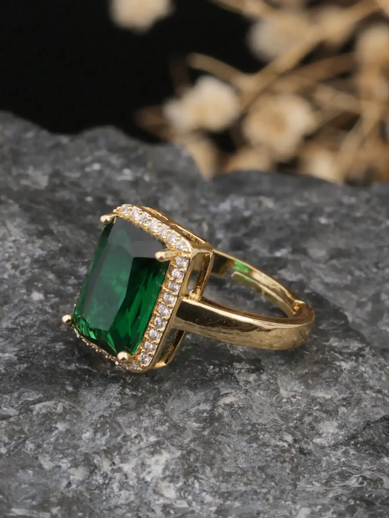 1pc Stainless Steel Gold-Color Oversized Green Gemstone Square Ring With Tiny Surrounding Zirconia Stones, Suitable For Mother's
1pc Stainless Steel Gold-Color Oversized Green Gemstone Square Ring With Tiny Surrounding Zirconia Stones, Suitable For Mother's