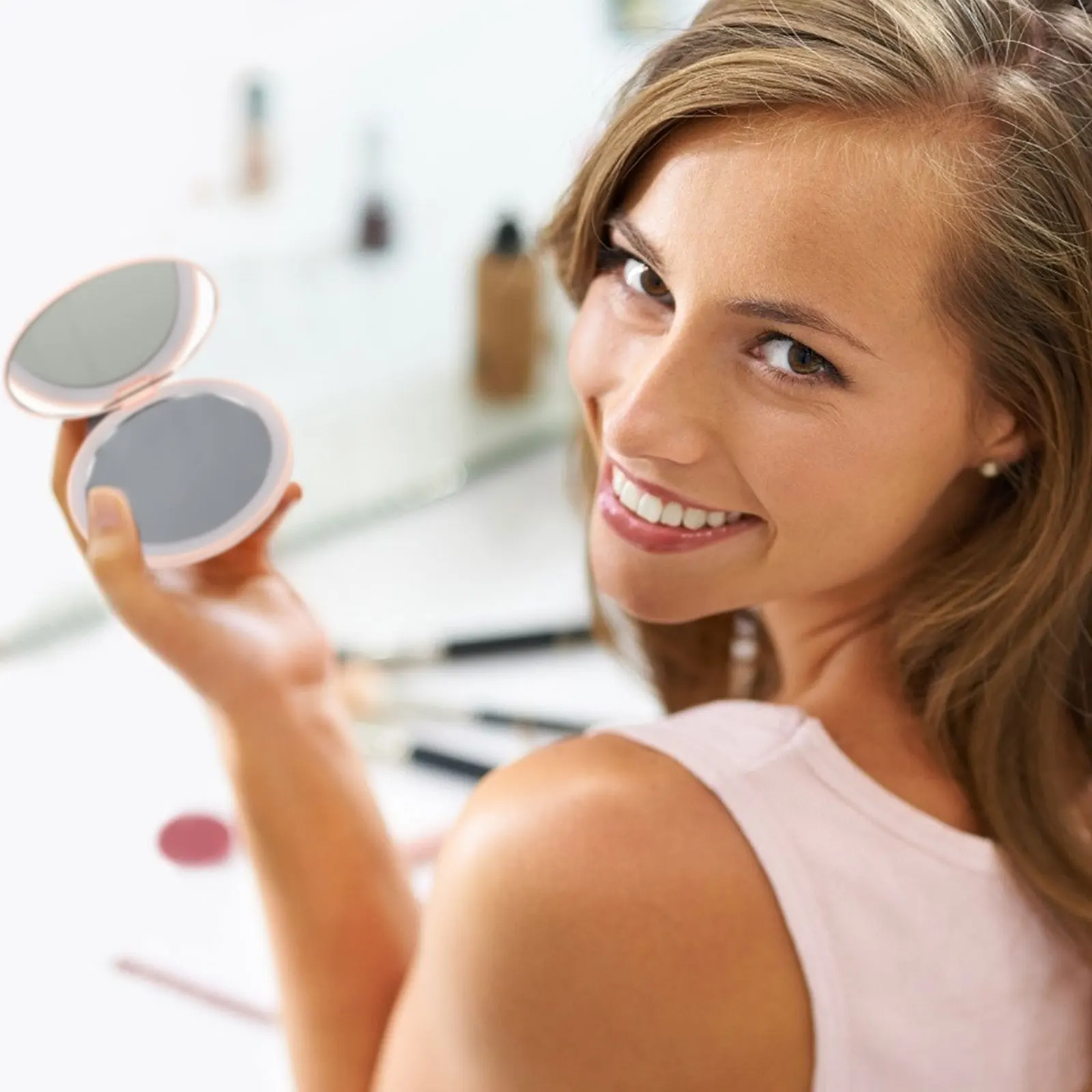 Rechargeable LED Makeup Mirror Pink Mini Lighted Handheld Small Mirror for Travel Outdoor Portable Beauty Tool
Rechargeable LED Makeup Mirror Pink Mini Lighted Handheld Small Mirror for Travel Outdoor Portable Beauty Tool