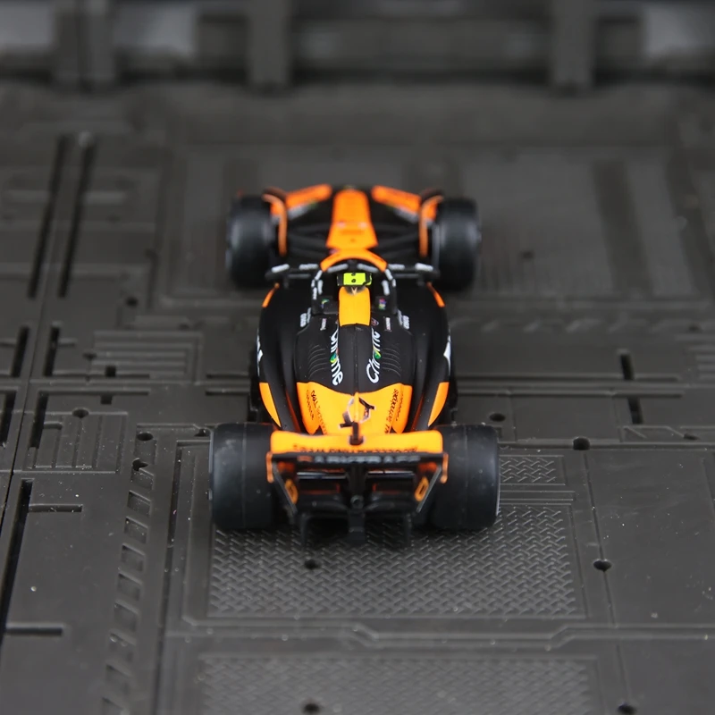 Bburago 1:43 simulation McLaren F1 team container truck with MCL38 alloy racing car model rich in details, finely crafted
Bburago 1:43 simulation McLaren F1 team container truck with MCL38 alloy racing car model rich in details, finely crafted 