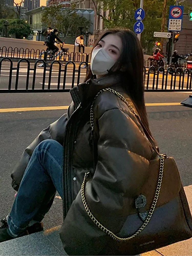 Women's PU Leather Stand Collar Puffer Jaet Loose Fit Thiened Bread Sle Coat Korean Version ort Design Winter Outerwear
Women's PU Leather Stand Collar Puffer Jaet Loose Fit Thiened Bread Sle Coat Korean Version ort Design Winter Outerwear