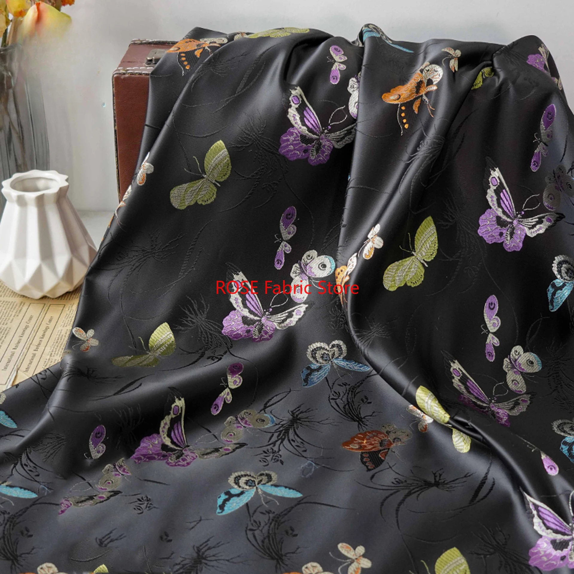 1-метровая красочная парча-бабочка, жаккардовая ткань, классическое платье, жилет Cheongsam, декоративная швейная ткань
1-метровая красочная парча-бабочка, жаккардовая ткань, классическое платье, жилет Cheongsam, декоративная швейная ткань