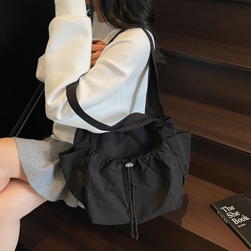 2025 новые женские модные холщовые сумки на плечо, большая вместительная сумка-тоут на шнурке, милая повседневная сумка через плечо для покупок
2025 новые женские модные холщовые сумки на плечо, большая вместительная сумка-тоут на шнурке, милая повседневная сумка через плечо для покупок