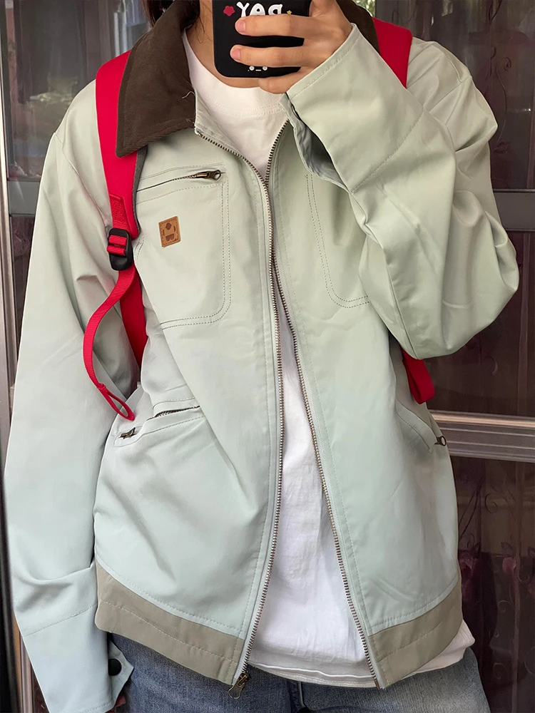 Ретро-куртка в американском стиле, мятного цвета, пилотская, весенне-осенняя, модная, с цветными вставками, с воротником, верхняя одежда для пар, свободного кроя.
Ретро-куртка в американском стиле, мятного цвета, пилотская, весенне-осенняя, модная, с цветными вставками, с воротником, верхняя одежда для пар, свободного кроя.