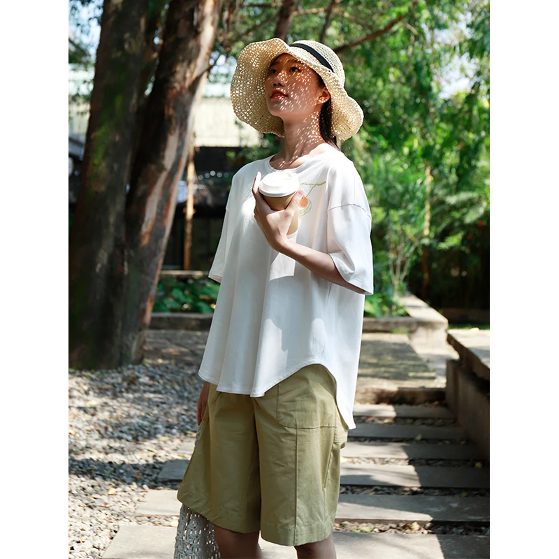 White Cotton Loose Fit ort Sve round Ne T-irt Summer Casual Top for Women Comfortable Breathable Print Design
White Cotton Loose Fit ort Sve round Ne T-irt Summer Casual Top for Women Comfortable Breathable Print Design