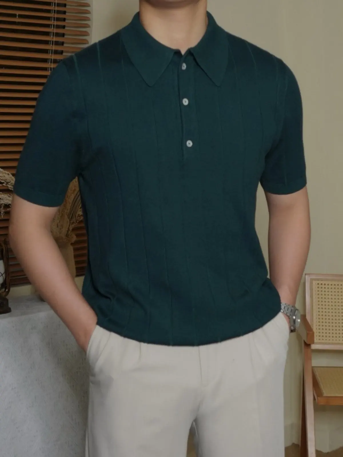 Облегающая рубашка-поло с короткими рукавами и большим воротником в белую полоску, вязаный свитер, британская повседневная зеленая футболка с лацканами
Облегающая рубашка-поло с короткими рукавами и большим воротником в белую полоску, вязаный свитер, британская повседневная зеленая футболка с лацканами