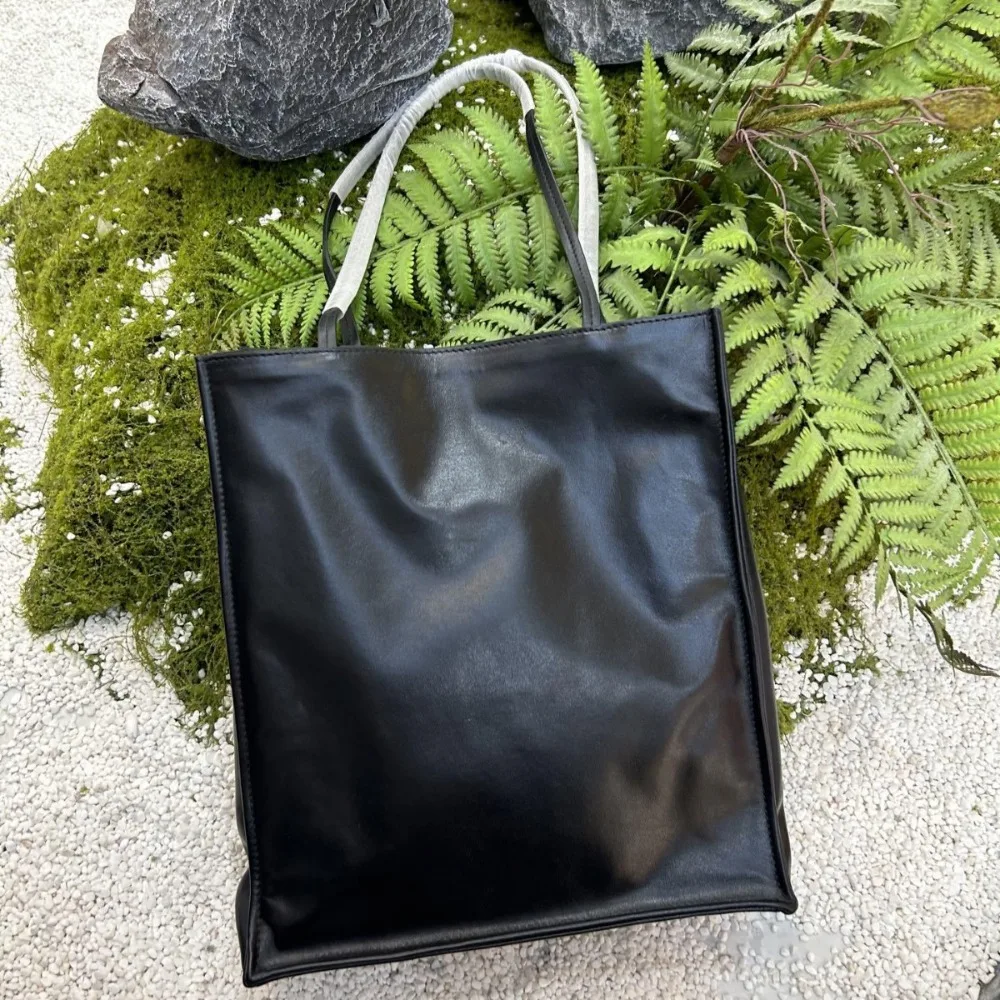Lightweight and Soft Deerskin Velvet Tote Minimalist Style Large Capacity Commuter Tote Bag Lazy Style Premium Underarm Women
Lightweight and Soft Deerskin Velvet Tote Minimalist Style Large Capacity Commuter Tote Bag Lazy Style Premium Underarm Women