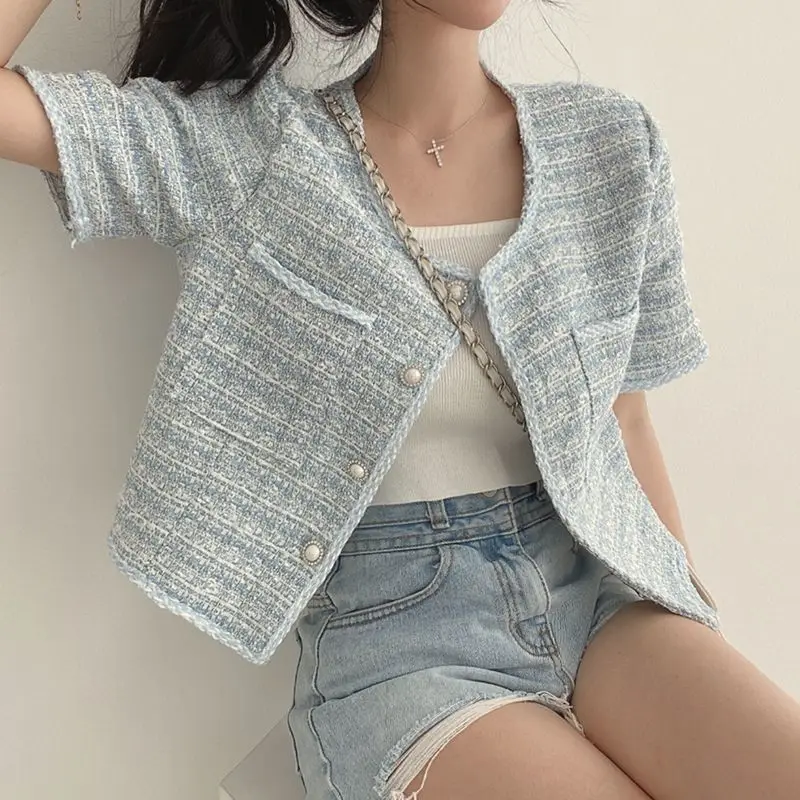 Blazers Femininas O Neck Short Sleeve Blue Tweed Jacket Cropped Cardigan Tops Suit Summer Plaid Shirt Women Casual Coat Korean
Blazers Femininas O Neck Short Sleeve Blue Tweed Jacket Cropped Cardigan Tops Suit Summer Plaid Shirt Women Casual Coat Korean