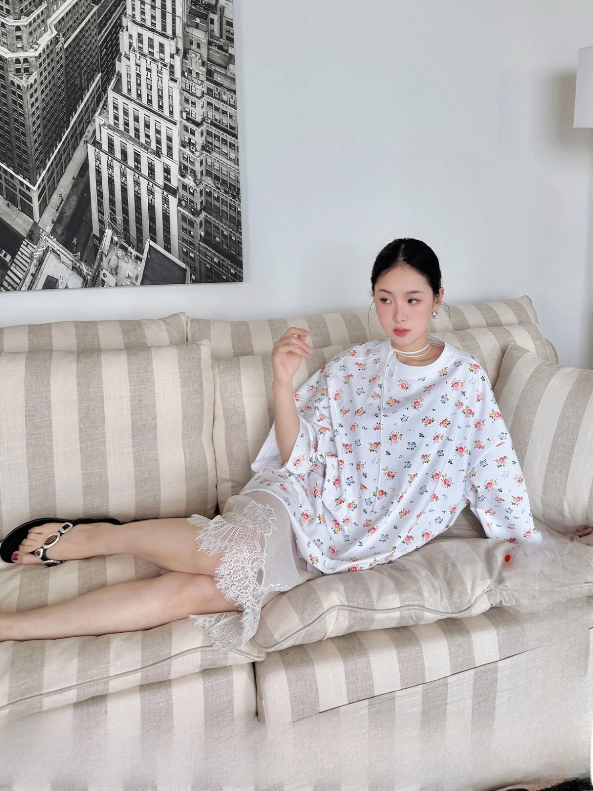 Брендовая футболка с коротким рукавом и принтом, повседневная, прямого кроя, летняя, модная, для женщин.
Брендовая футболка с коротким рукавом и принтом, повседневная, прямого кроя, летняя, модная, для женщин.