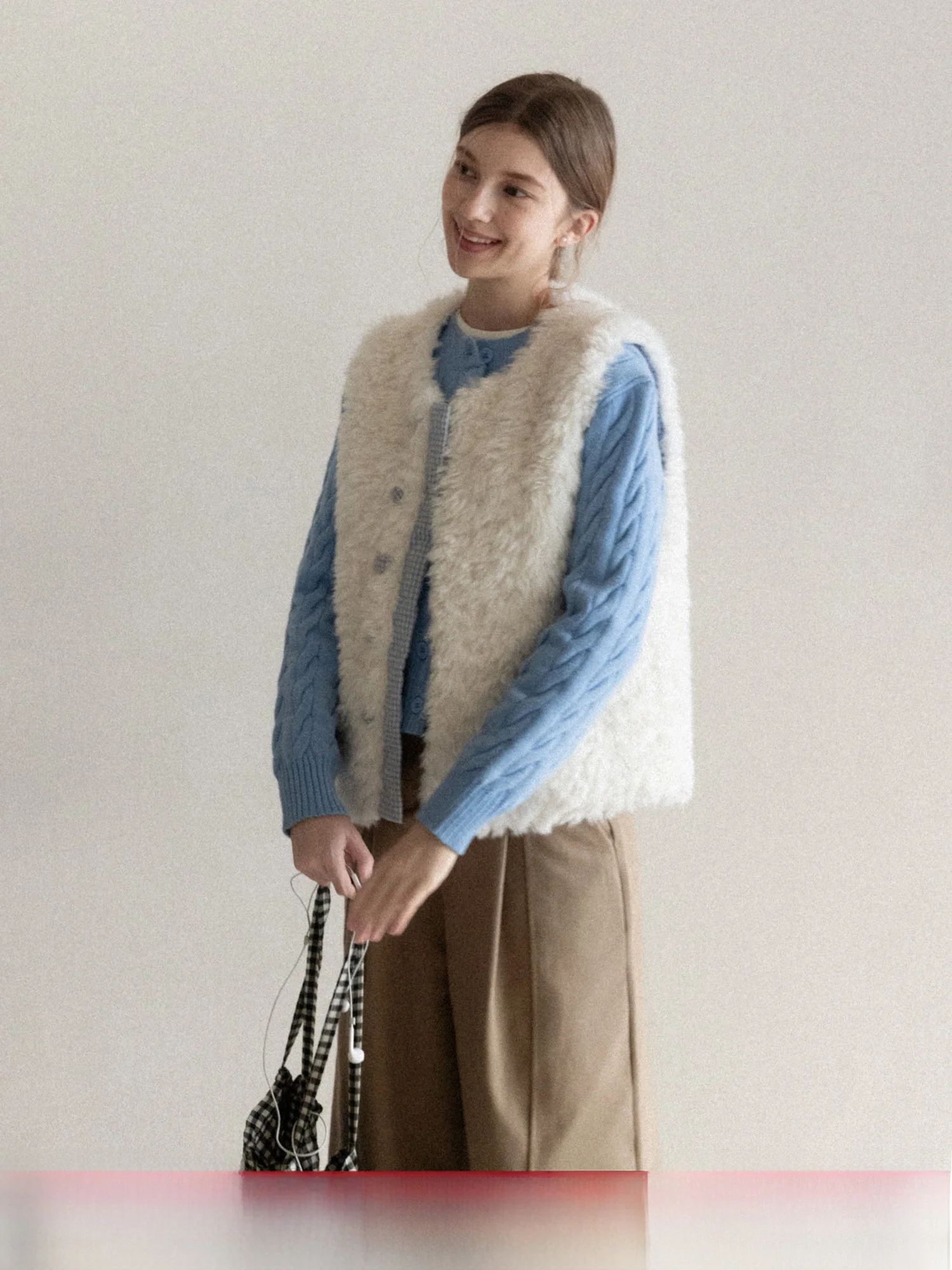 White Lamb Fur Vest Women's Outerwear Tank Top Sleeveless Layering Versatile Winter Warm Polyester Blend Casual Fashion
White Lamb Fur Vest Women's Outerwear Tank Top Sleeveless Layering Versatile Winter Warm Polyester Blend Casual Fashion