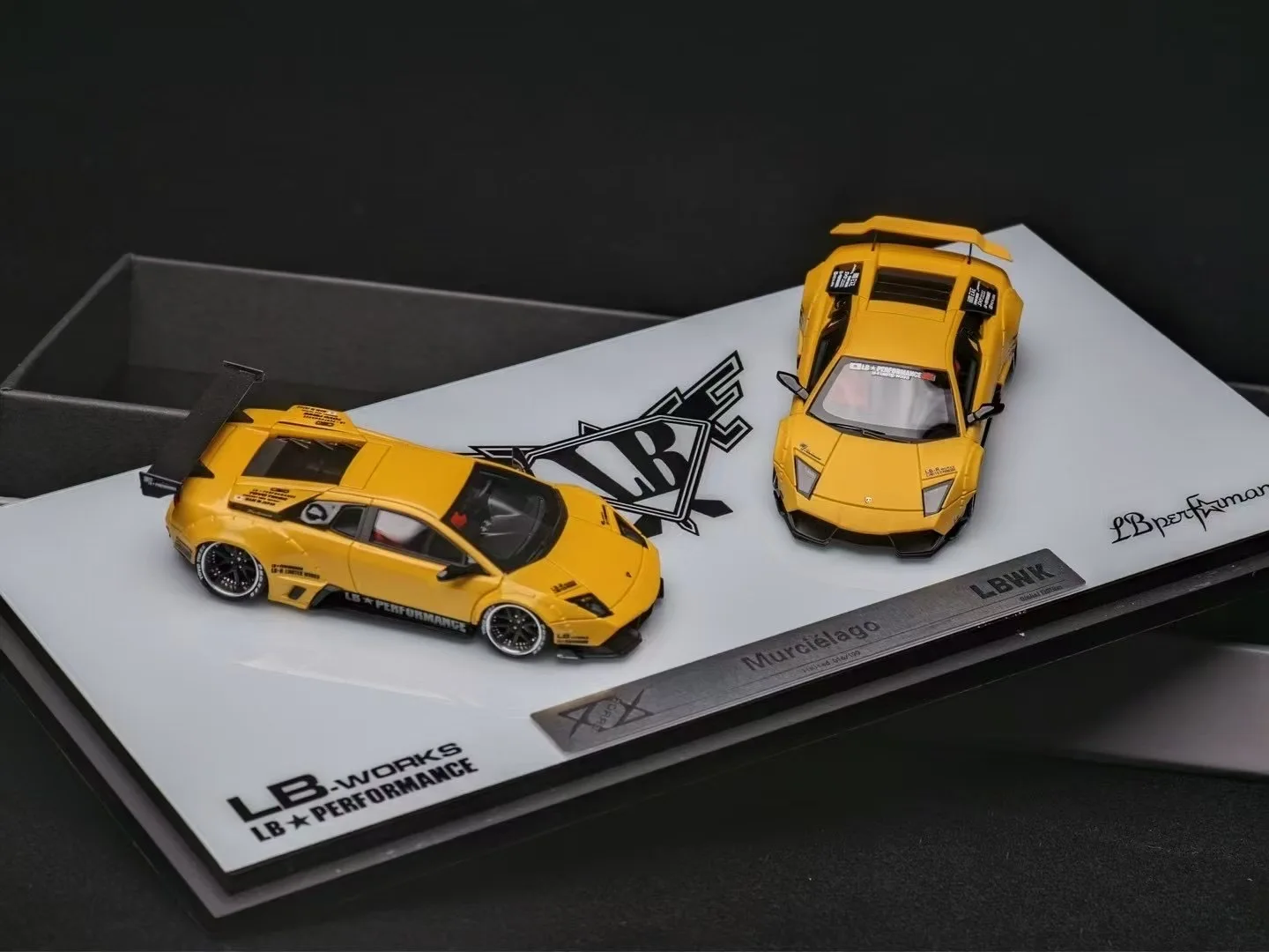 404error 1:64 Lamborghini Murcielago, ограниченная серия, набор из смолы для двух автомобилей, имитация украшения автомобиля, детские подарочные украшения
404error 1:64 Lamborghini Murcielago, ограниченная серия, набор из смолы для двух автомобилей, имитация украшения автомобиля, детские подарочные украшения