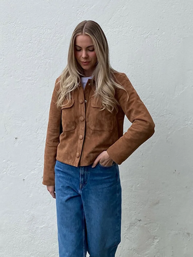 Casual Solid Color Suede Women's Short Jacket Single Breasted Slim Fit Long Sleeved Vintage Coats Chic Lady Fall Street Outwear
Casual Solid Color Suede Women's Short Jacket Single Breasted Slim Fit Long Sleeved Vintage Coats Chic Lady Fall Street Outwear