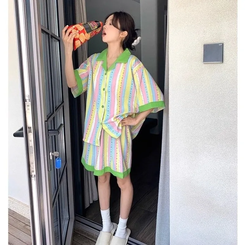 Корейская женская летняя пижама с контрастными полосками и коротким рукавом, новый милый комплект для дома и отдыха в горошек, удобный костюм
Корейская женская летняя пижама с контрастными полосками и коротким рукавом, новый милый комплект для дома и отдыха в горошек, удобный костюм