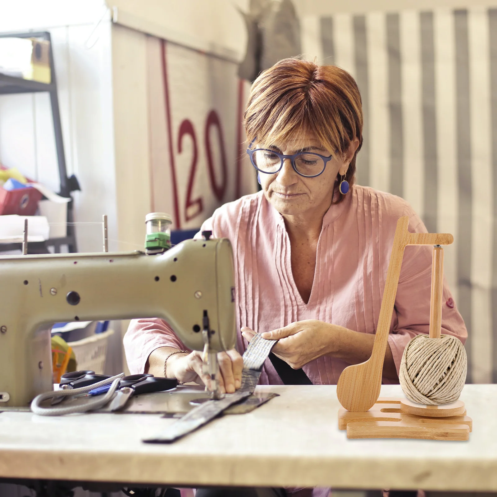 Rotating Magnetic Yarn Spool Holder Wooden Thread Rack for Crocheting Knitting Projects Portable Yarn Bobbin Stand Craft
Rotating Magnetic Yarn Spool Holder Wooden Thread Rack for Crocheting Knitting Projects Portable Yarn Bobbin Stand Craft