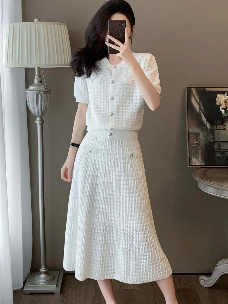 High Quality Elegant White Knitted 2 Piece Sets Women Single Breasted Knit Cardigan Tops + A-Line Long Skirts Casual Outfits
High Quality Elegant White Knitted 2 Piece Sets Women Single Breasted Knit Cardigan Tops + A-Line Long Skirts Casual Outfits