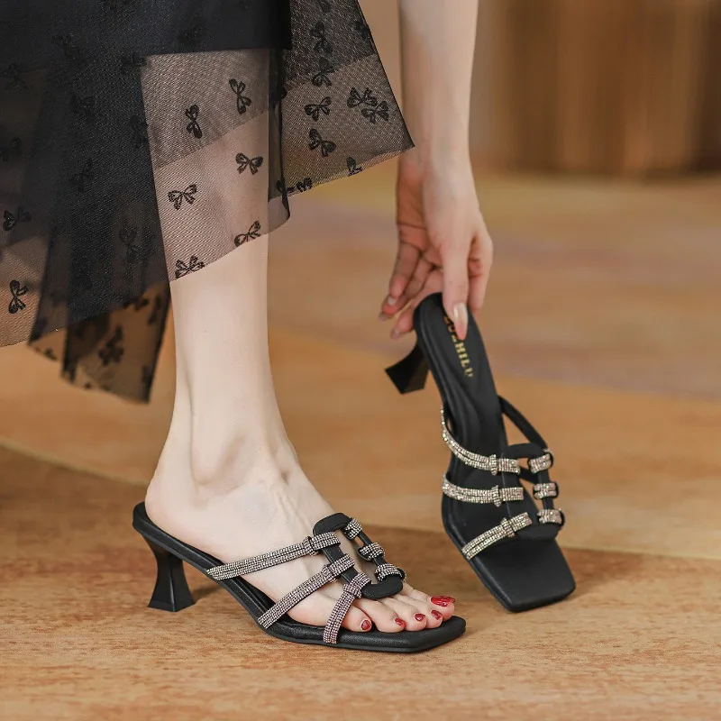 New Womens Sandals Exquisite Rhinestones High Heeled Sandals for Woman Fashion Model Casual Shoes Designer Shoes Sandalias Mujer
New Womens Sandals Exquisite Rhinestones High Heeled Sandals for Woman Fashion Model Casual Shoes Designer Shoes Sandalias Mujer