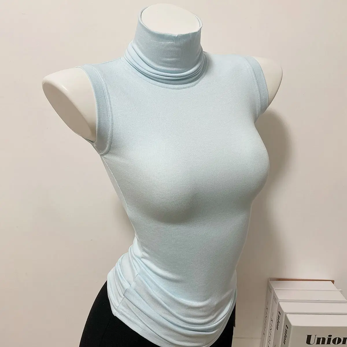 Fashion Simple Solid-color Women's Tight Sleeveless T-shirt High Collar High Elasticity Hottie Sexy Tops Wholesale
Fashion Simple Solid-color Women's Tight Sleeveless T-shirt High Collar High Elasticity Hottie Sexy Tops Wholesale