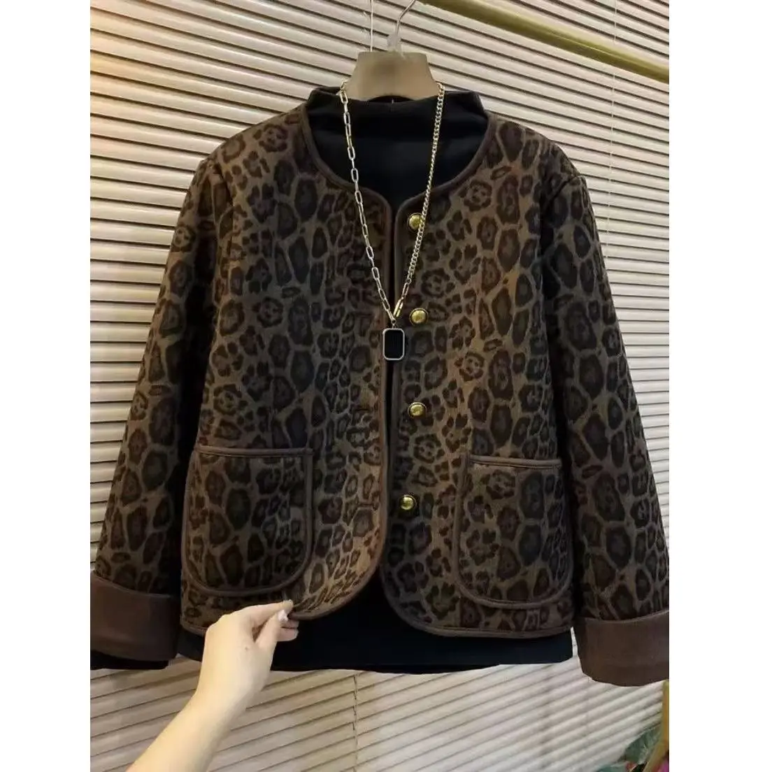 Women's Fleece Lined Leopard Print Jacket Loose Fit Thickened Short Outerwear Fashionable Korean Style Autumn Winter New Arrival
Women's Fleece Lined Leopard Print Jacket Loose Fit Thickened Short Outerwear Fashionable Korean Style Autumn Winter New Arrival